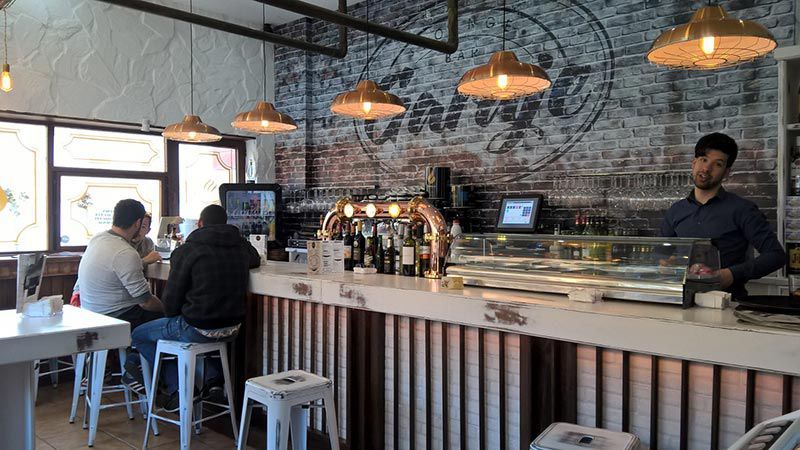 Después Decoración Bar Garaje en Laguna de Duero