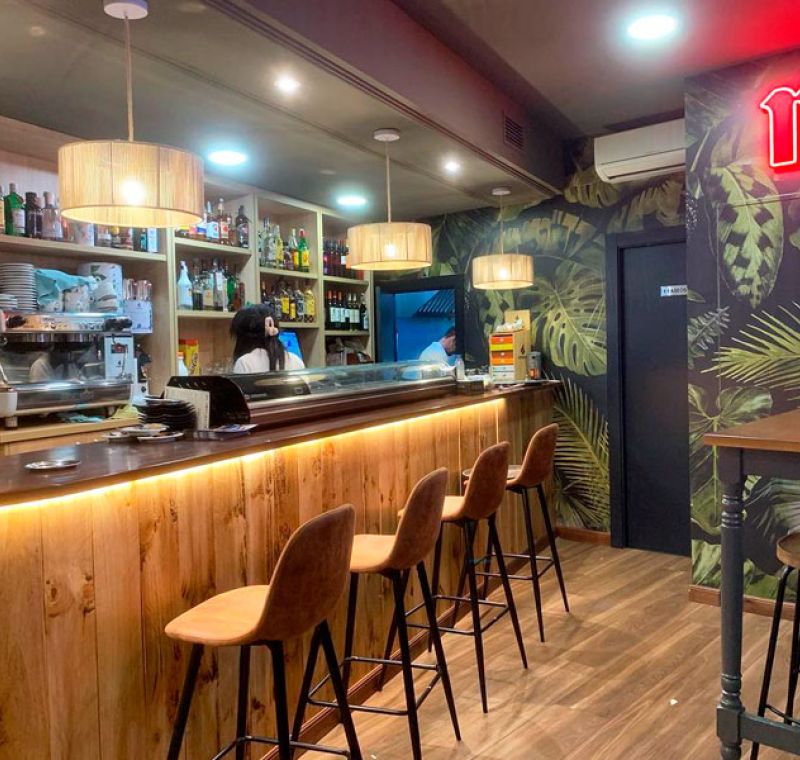 Decoración del interior del bar Love'o en Laguna de Duero